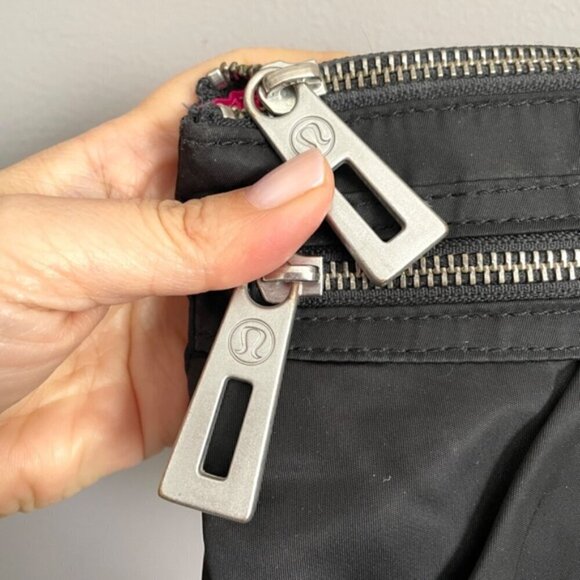 Lululemon Black Travel Pouch / Belt Bag - no belt! 🇨🇦 - Picture 2 of 9